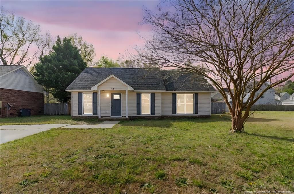 1114 WHISKERLAKE Drive, Fayetteville, NC 28312