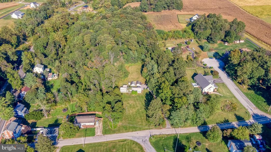 5 SHAUB RD, New Freedom, PA 17349