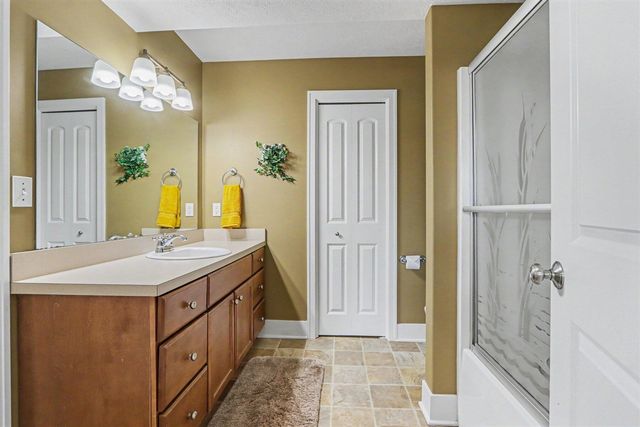 1257 S Village Circle, Kalamazoo, MI 49009