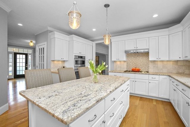 20 Hunters Ridge Way, Hopkinton, MA 01748