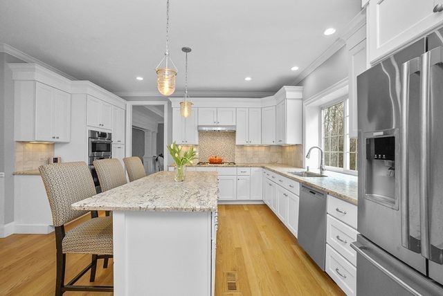 20 Hunters Ridge Way, Hopkinton, MA 01748