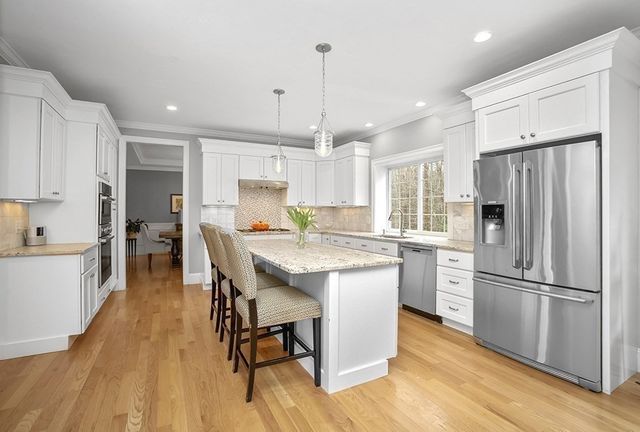 20 Hunters Ridge Way, Hopkinton, MA 01748