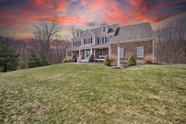 20 Hunters Ridge Way, Hopkinton, MA 01748