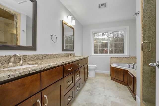 20 Hunters Ridge Way, Hopkinton, MA 01748