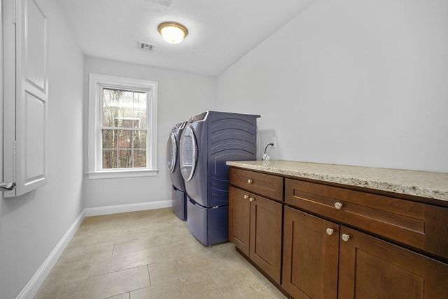 20 Hunters Ridge Way, Hopkinton, MA 01748