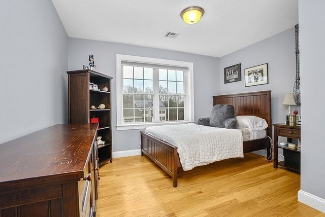 20 Hunters Ridge Way, Hopkinton, MA 01748