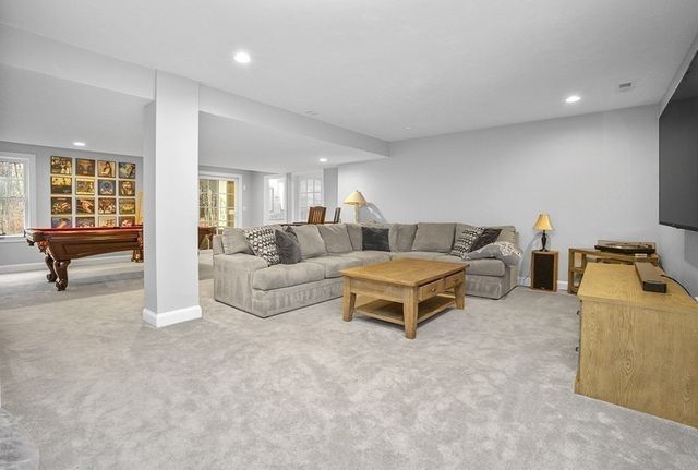 20 Hunters Ridge Way, Hopkinton, MA 01748