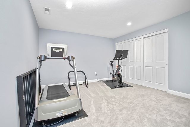 20 Hunters Ridge Way, Hopkinton, MA 01748