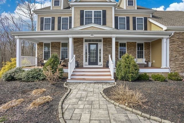 20 Hunters Ridge Way, Hopkinton, MA 01748