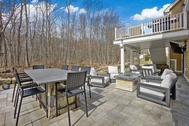 20 Hunters Ridge Way, Hopkinton, MA 01748