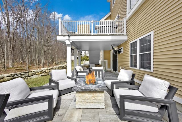 20 Hunters Ridge Way, Hopkinton, MA 01748