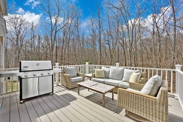 20 Hunters Ridge Way, Hopkinton, MA 01748