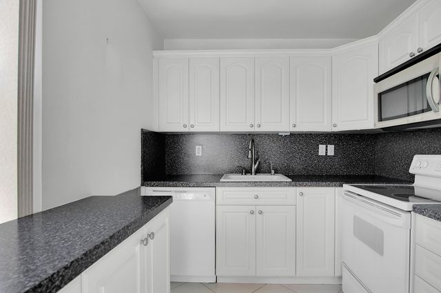 567 Normandy L Lane 567, Delray Beach, FL 33484