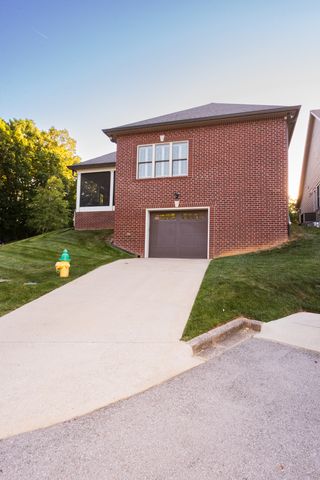 533 Summit View Cir, Clarksville, TN 37043