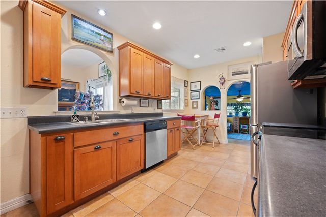 444 Wheeler Ave, Aransas Pass, TX 78336