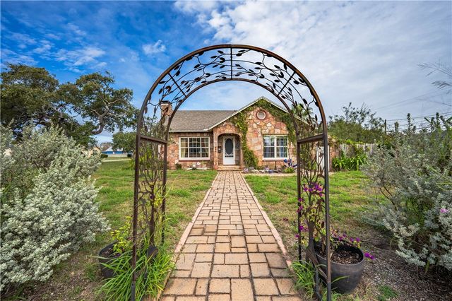 444 Wheeler Ave, Aransas Pass, TX 78336