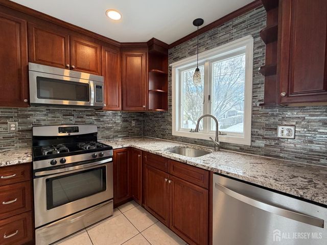 39 Birch Terrace, Sayreville, NJ 08859