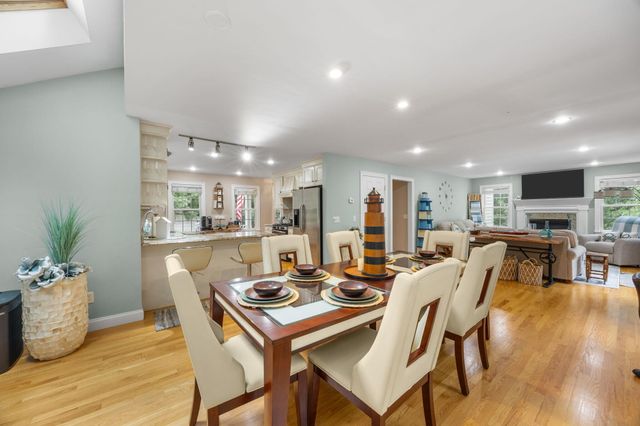 10 Lawton Lane, West Barnstable, MA 02668