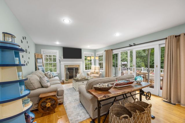 10 Lawton Lane, West Barnstable, MA 02668