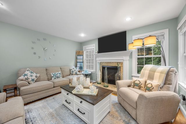 10 Lawton Lane, West Barnstable, MA 02668