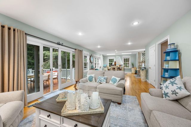 10 Lawton Lane, West Barnstable, MA 02668