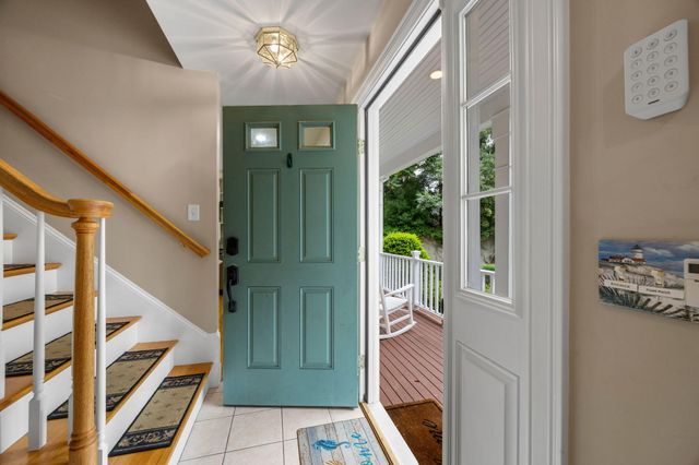 10 Lawton Lane, West Barnstable, MA 02668