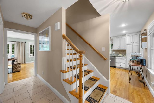 10 Lawton Lane, West Barnstable, MA 02668