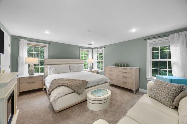 10 Lawton Lane, West Barnstable, MA 02668