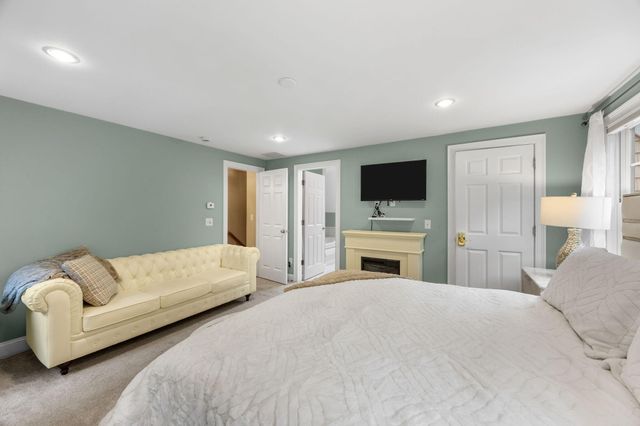 10 Lawton Lane, West Barnstable, MA 02668