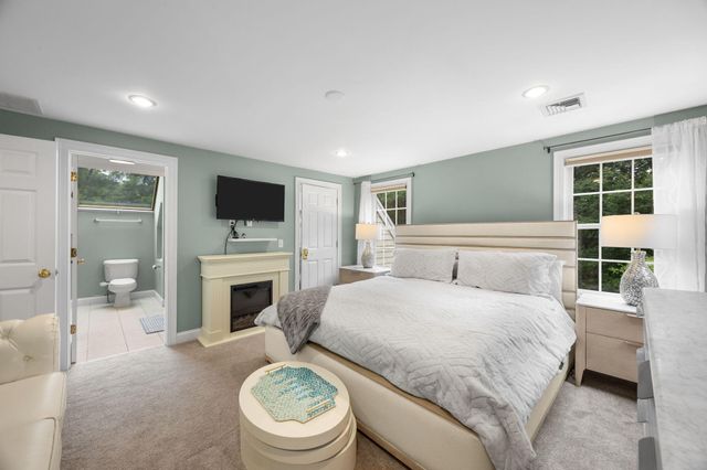 10 Lawton Lane, West Barnstable, MA 02668