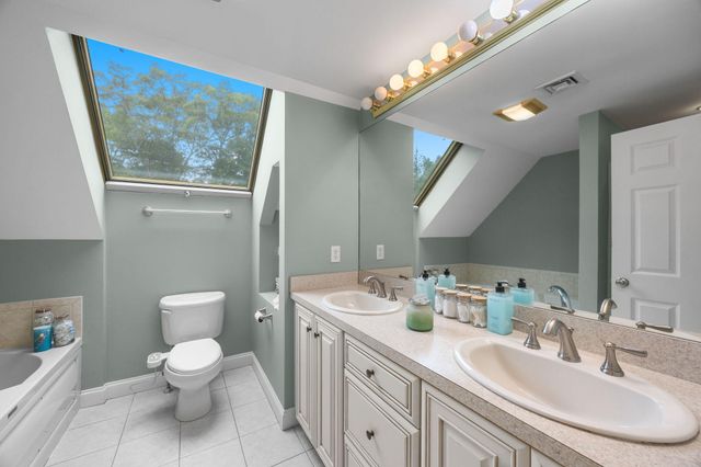 10 Lawton Lane, West Barnstable, MA 02668