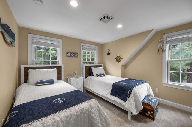 10 Lawton Lane, West Barnstable, MA 02668
