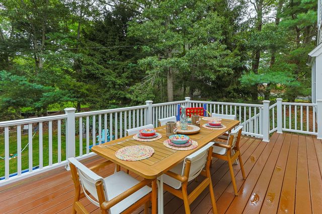 10 Lawton Lane, West Barnstable, MA 02668