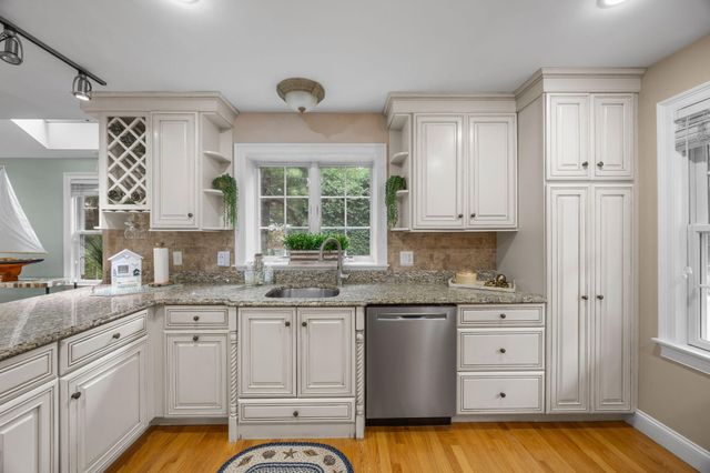 10 Lawton Lane, West Barnstable, MA 02668