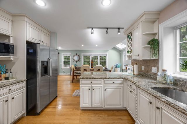 10 Lawton Lane, West Barnstable, MA 02668