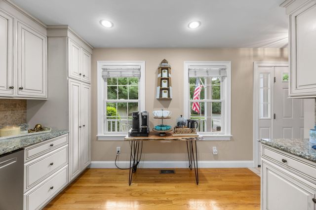 10 Lawton Lane, West Barnstable, MA 02668