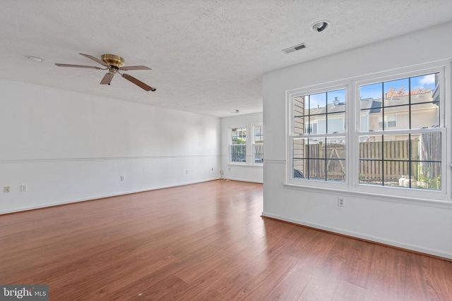 7813 FLAGER CIR, Manassas, VA 20109