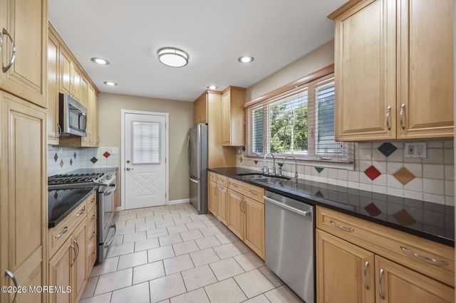 10 Rosemary Drive, Hazlet, NJ 07730