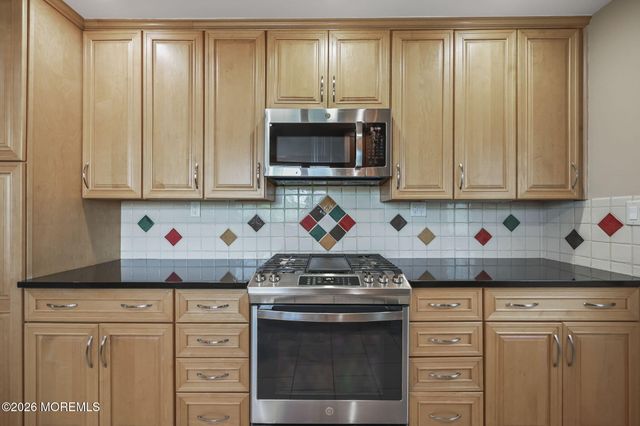 10 Rosemary Drive, Hazlet, NJ 07730