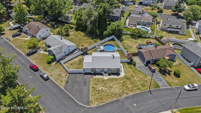 10 Rosemary Drive, Hazlet, NJ 07730