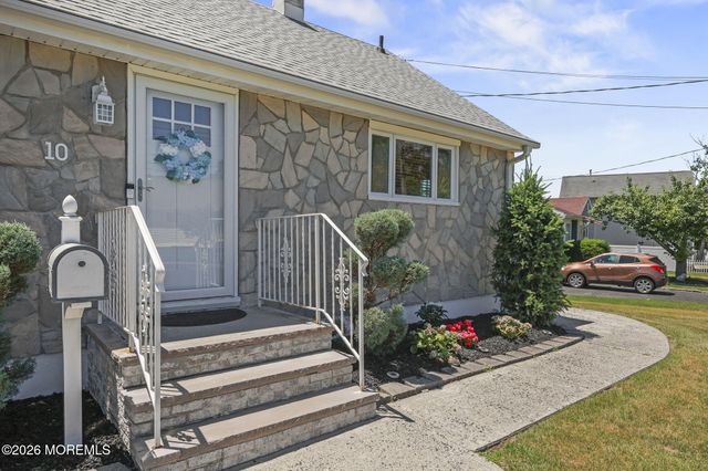 10 Rosemary Drive, Hazlet, NJ 07730