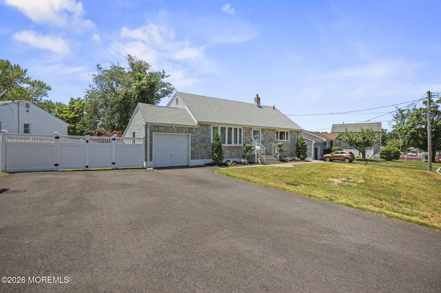 10 Rosemary Drive, Hazlet, NJ 07730
