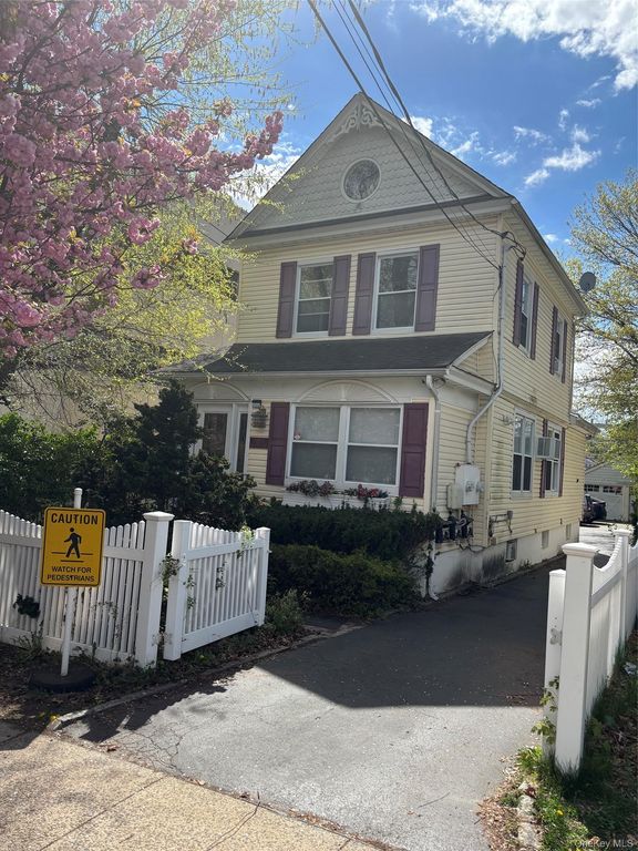 40 South Bayles Avenue Upper, Port Washington, NY 11050