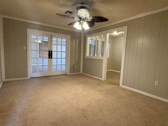 1609 SE Jarman Ave, Lawton, OK 73501