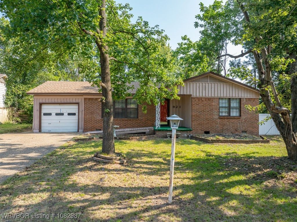 921 Cedar Lane, Fort Smith, AR 72908