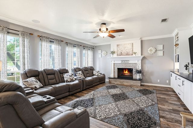 78 Marx Lane, La Vernia, TX 78121