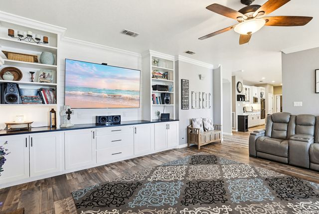 78 Marx Lane, La Vernia, TX 78121