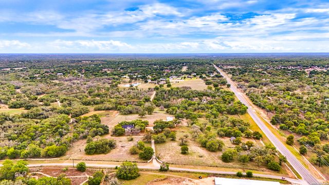 78 Marx Lane, La Vernia, TX 78121