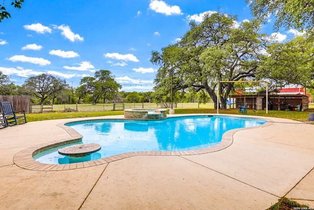 78 Marx Lane, La Vernia, TX 78121