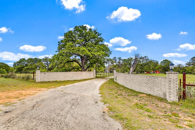 78 Marx Lane, La Vernia, TX 78121